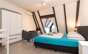 Redlight District Smokers Friendly Private Studio